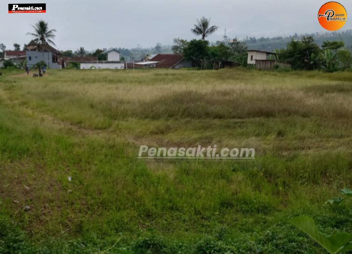 Kondisi Lapangan Bola Memprihatinkan, Warga Cigadog Sucinaraja Berharap Pemerintah Bangun TPT
