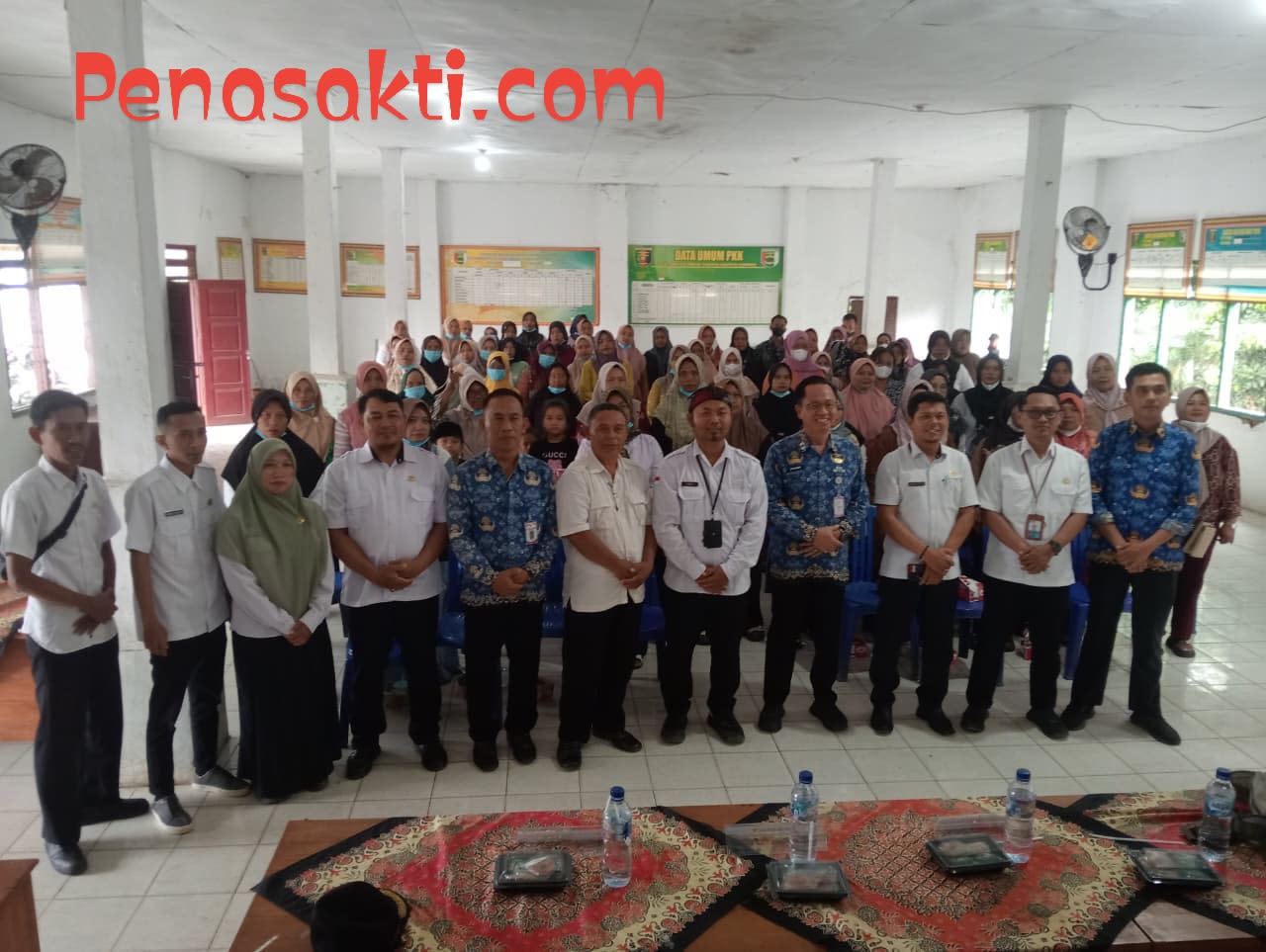 Pendamping Sosial PKH Pesawaran Dorong Kemandirian KPM Lewat Pelatihan Pembuatan Paving Block dari Limbah Plastik