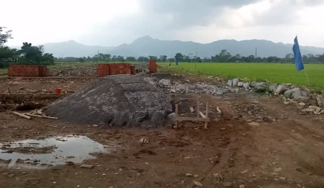 Bendera Athaya Berkibar Pada Aktivitas Pengurukan Lahan di Zona Perikanan, Pak Kades Siapkan Surat Undangan