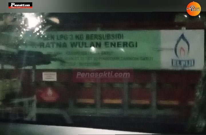 Mobil Agen Turunkan Barang di Pinggir Jalan, Diduga Penyebab Tingginya Harga Gas Subsidi di Kabupaten Garut