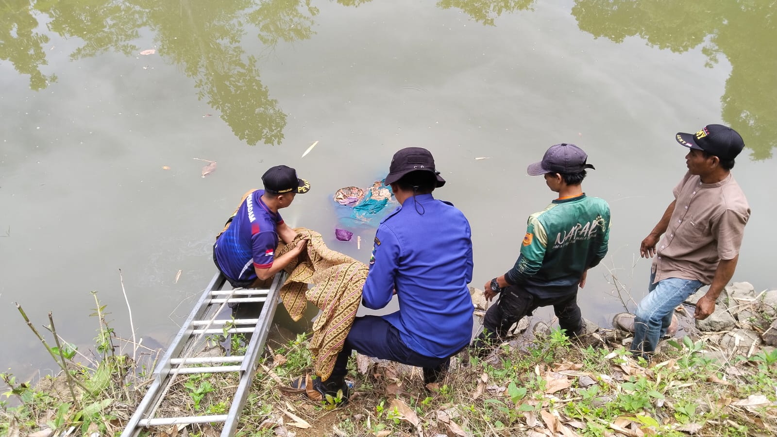 Temuan Mayat Mengapung Gemparkan Warga Bungbulang