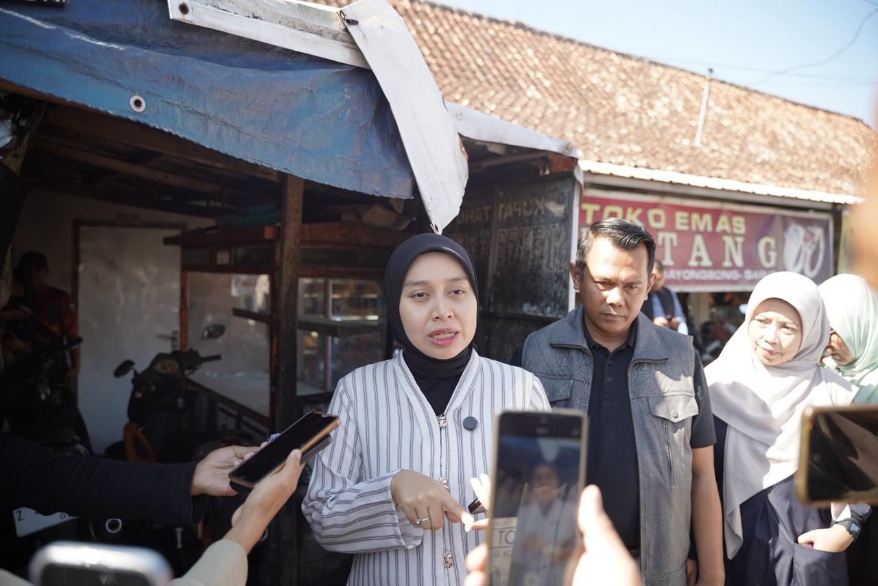 Tindak Lanjuti, Keluhan Warga di Media Sosial, Wabup Garut Putri Karlina Kunjungi Pasar Andir Terkait Stok Gas