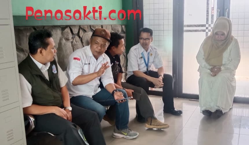 Guru SMP Negeri 10 Kota Bandung Halangi Tugas Jurnalis, Keterbukaan Publik Dibungkam
