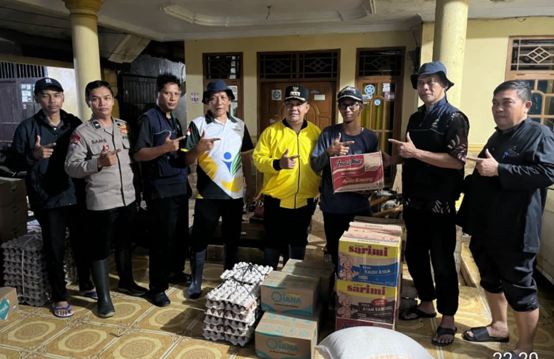Pemdes Kamarung dirikan Dapur Umum Untuk Warga Yang Terkena Dampak Banjir Akibat Luapan Sungai Cigadung
