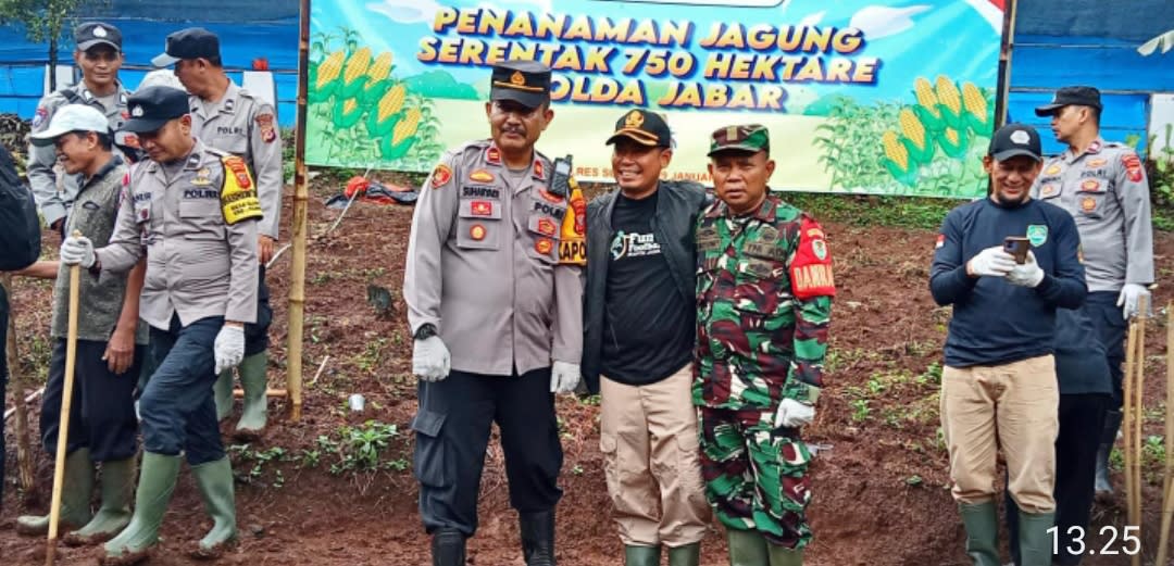 Penanam Jagung Serentak Dukung Ketahanan Pangan Tingkat Polda Jabar, Dilaksanakan Personil Polsek Cijambe