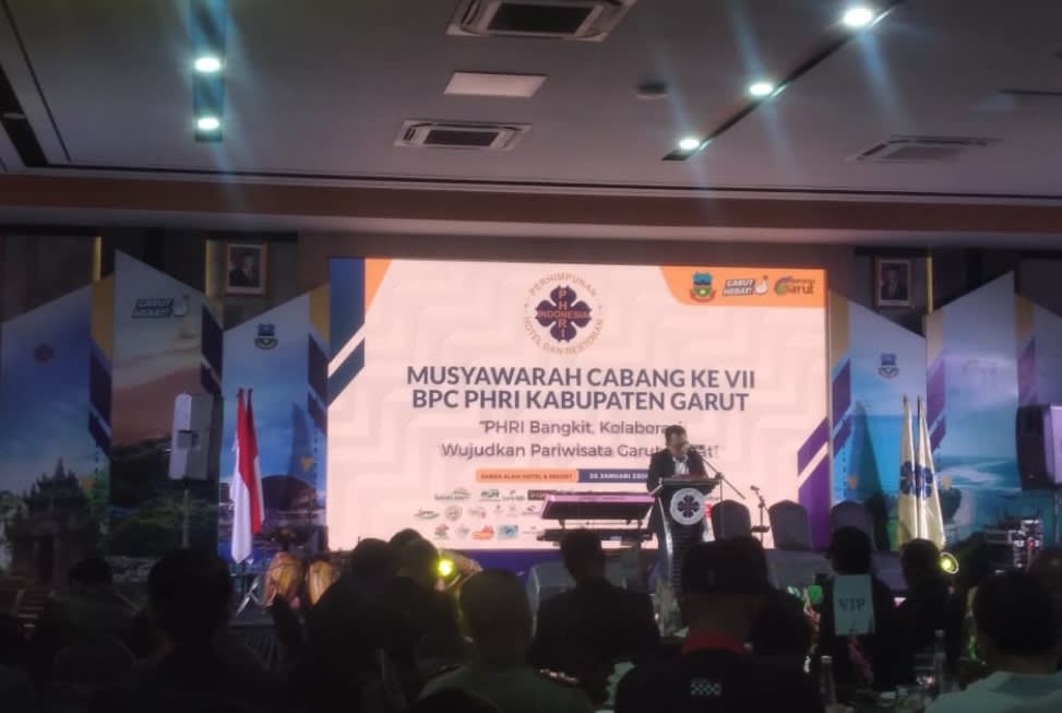 H.Ato Hermanto Resmi di Lantik Nahkodai BPC PHRI Garut,di Dampingi H. Dudung Sudiana "Garut Hebat,Bangkit Dengan Stakeholders"