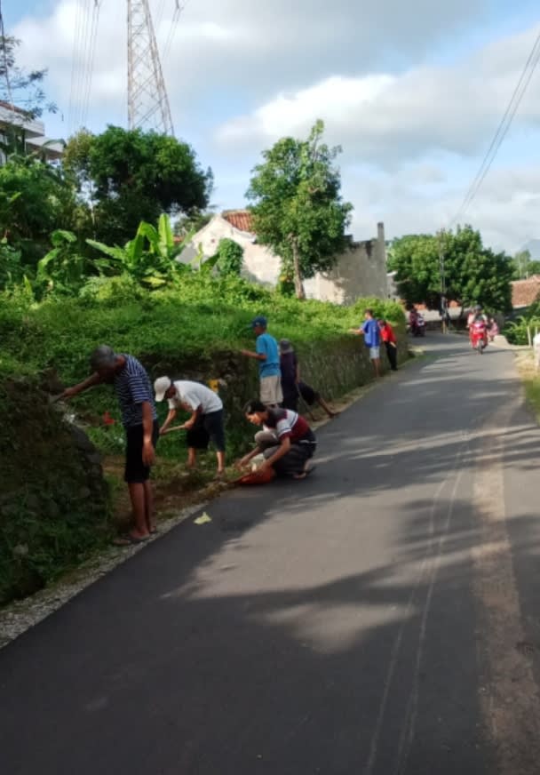 Menuju Purwakarta Istimewa Desa Lebak Anyar Kompak Laksanakan Giat Jumsih   