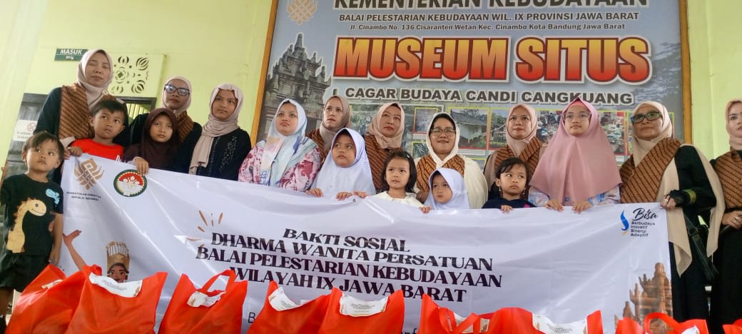 Baksos Dharma Wanita Persatuan BPK Wilayah IX Jawa Barat Disambut Upacara Adat Siraman Air Tujuh Sumur