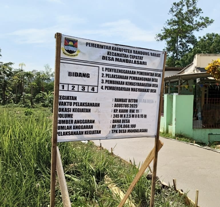 Pengerjaan Rabat Beton di Kp. Kaum RW. 11 Desa Mandalasari Kecamatan Cipatat, Disinyalir Mark up Volume dan Anggaran