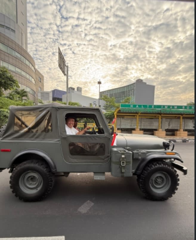 Jeep Merah Putih Rayakan HUT RI ke-80 dengan Bakti Sosial Bersama Pasukan Oranye