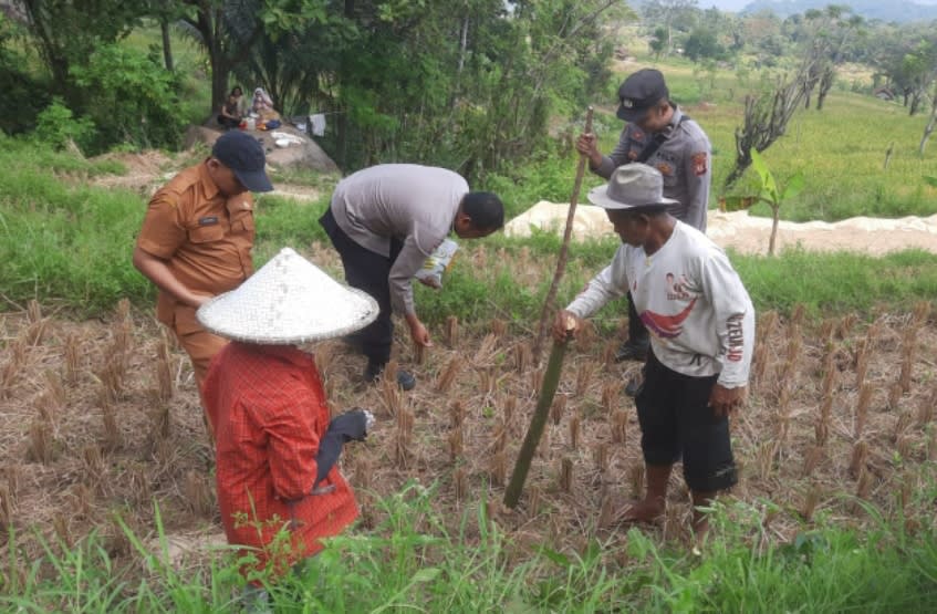 Dengar Keluhan Petani, Cara Polsek Plered Dukung Ketahanan Pangan