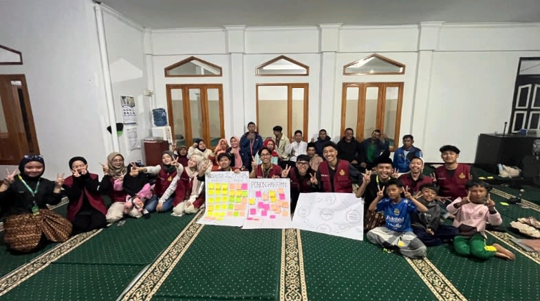 KKN Pemda ORDA IPMAKAB UIN Bandung Melaksanakan Refleksi Sosial dan Sosialisasi Awal dalam Rembuk Warga di RW 13, Kp. Cisurili