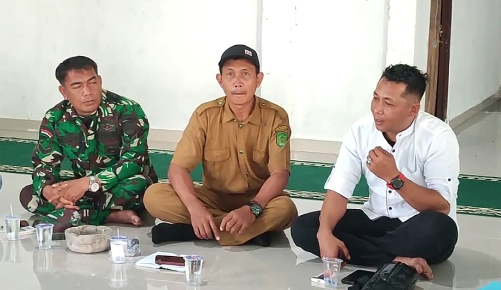 Rapat Persiapan Normalisasi Parit Sawah Desa Benteng Barat Mugo Mulyo Kecamatan Reteh Pulau Kijang Kabupaten Indragiri Hilir