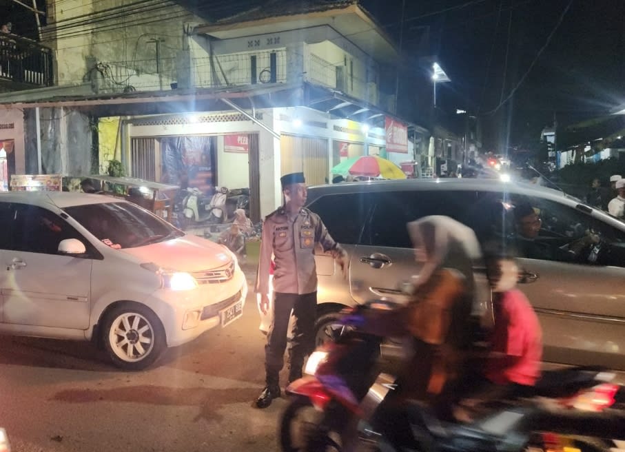Silaturahmi Tukang Parkir Pasar Rebo dengan Para Pengurus dan Makan Bersama dengan Para Pedagang Pasar