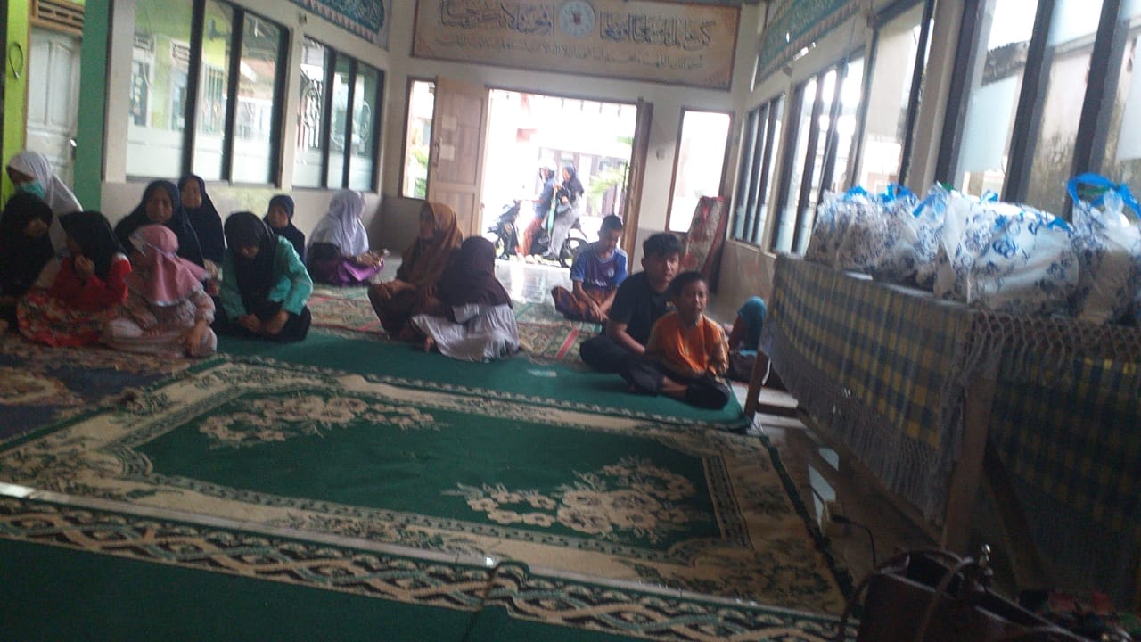 Jum'at Berkah LAZIS DMI Bagikan Santunan di Masjid Jami al Ikhlas dan Masjid Al-Hikmah Kota Sukabumi