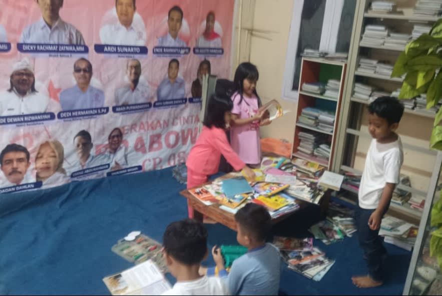Gerakan Cinta Prabowo 08 Kota Sukabumi Berkolaborasi Dengan Pondok Baca Taman Asri Membuka Gerai Baca