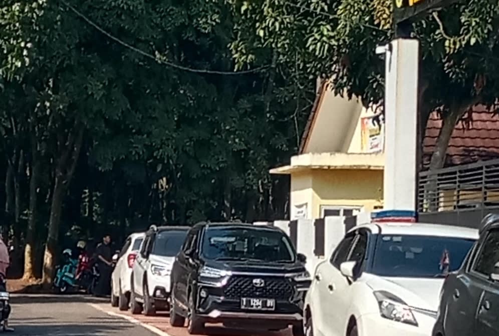 Parkir Liar Siswa - Siswi SMA Negeri 1 Cibatu Berada di Lahan PTPTN, Diduga Dikomersilkan Oleh Oknum