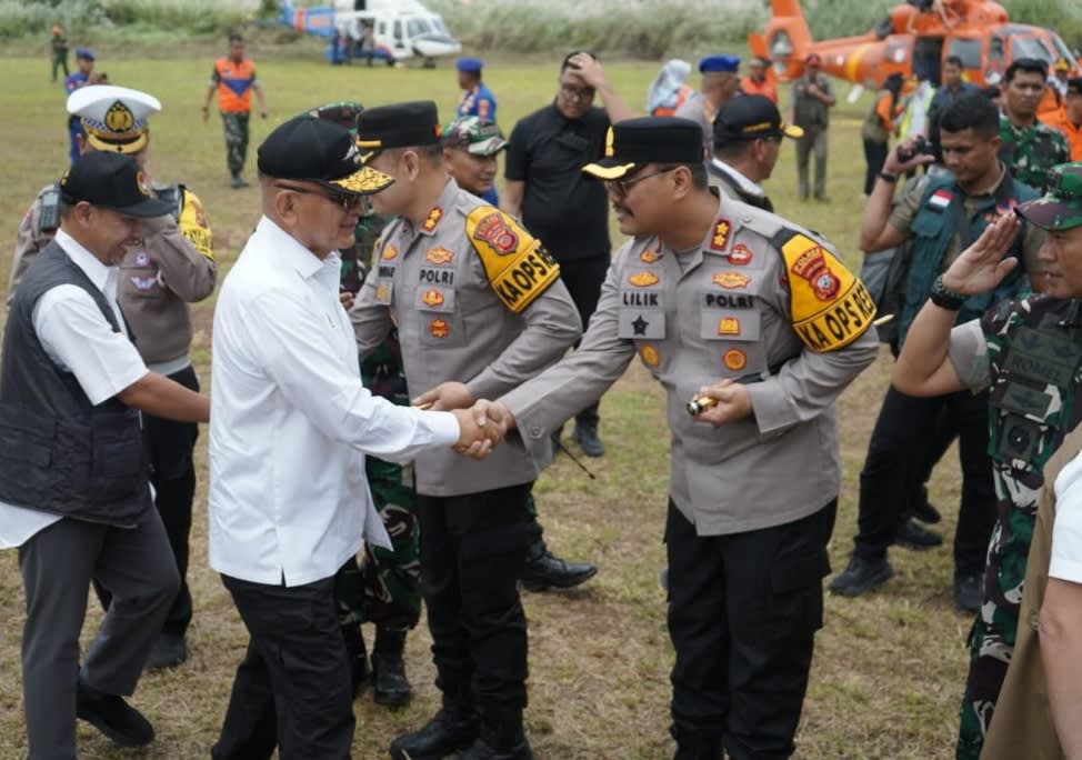 Kapolres Purwakarta Dampingi Kapolri dan Panglima TNI Tinjau Kesiapan Mudik di KM 57