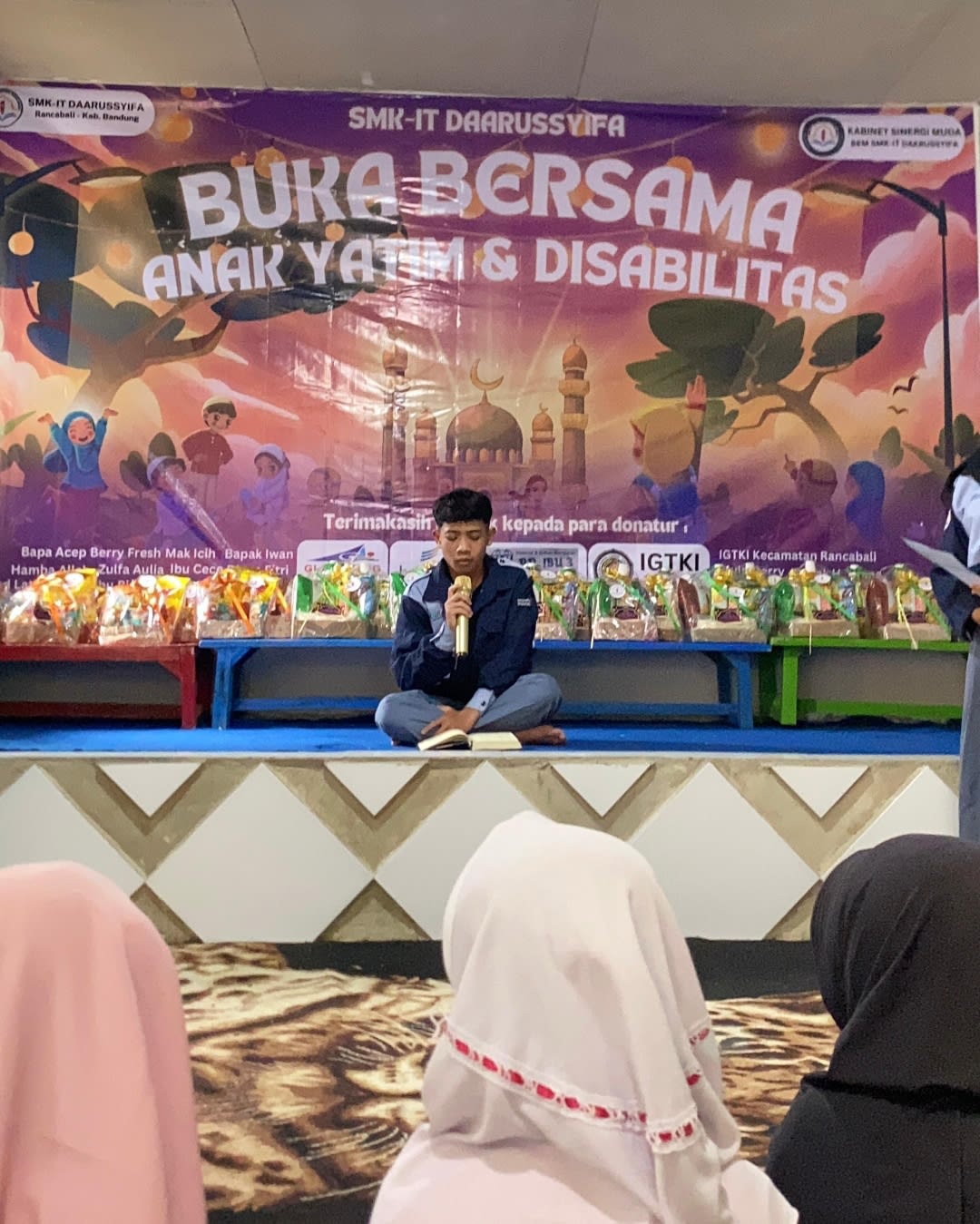 Badan Eksekutif Murid SMK-IT Daarussyifa Berbagi, Buka Puasa Bersama Anak Yatim dan Disabilitas