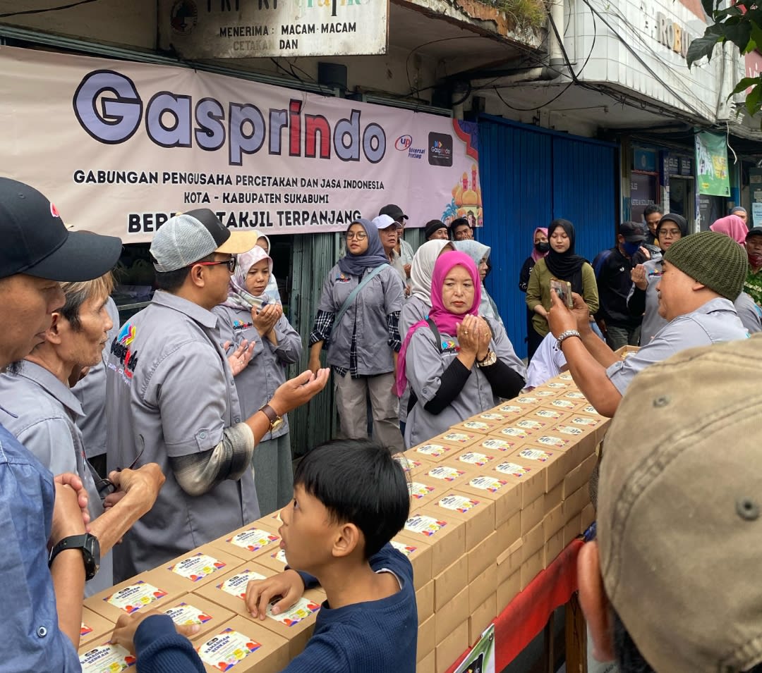 Takjil terpanjang bersama GASPRINDO Gabungan Pengusaha Percetakan di Bulan Suci Ramadhan 1446 Hijriah