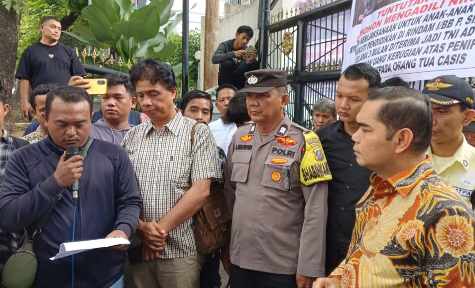 Aksi Demo Forum Orangtua CASIS Korban Nina Wati, Tuntut Kerugian Puluhan Miliar Rupiah