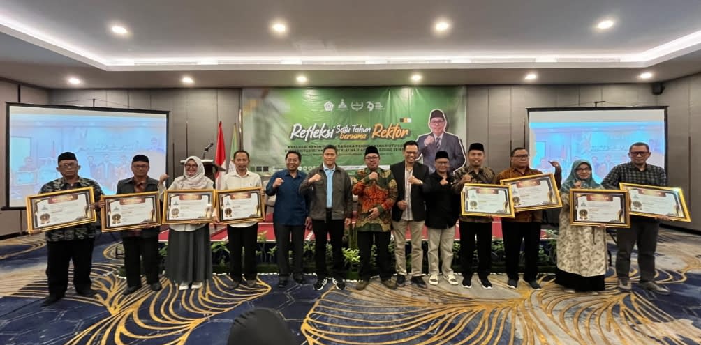 Fakultas Syariah UIN KHAS Jember Terima Penghargaan sebagai Fakultas Terbaik dalam Inovasi Akademik dan Mutu Kelembagaan