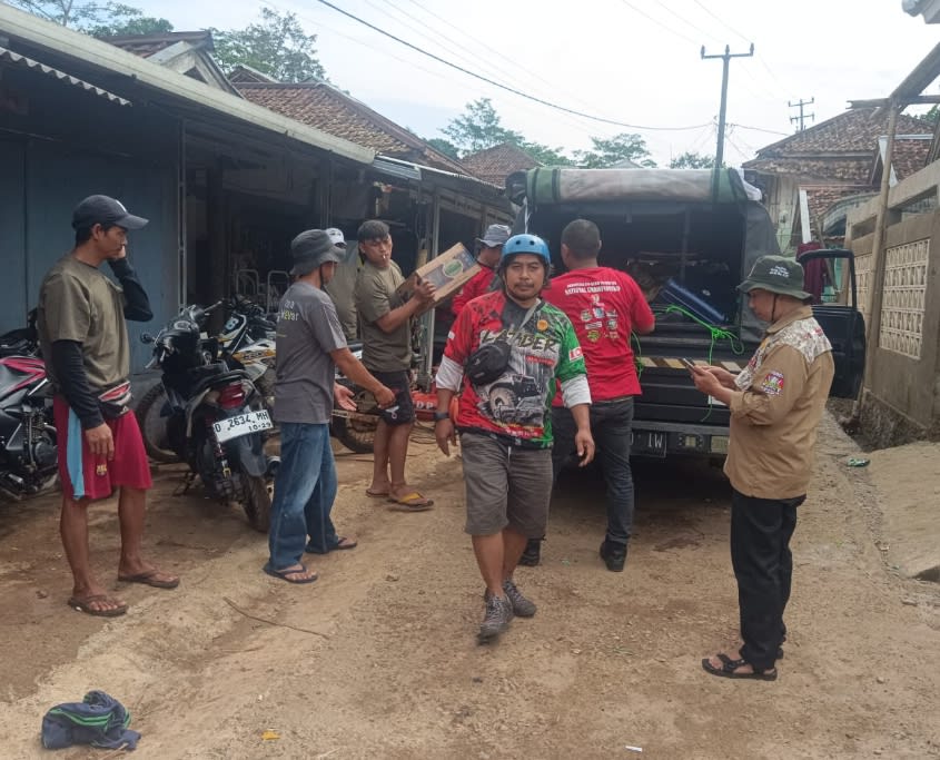 SKIn Chapter Bekasi dan SKIn Chapter Sukabumi memberikan bantuan korban bencana wilayah Pabuaran