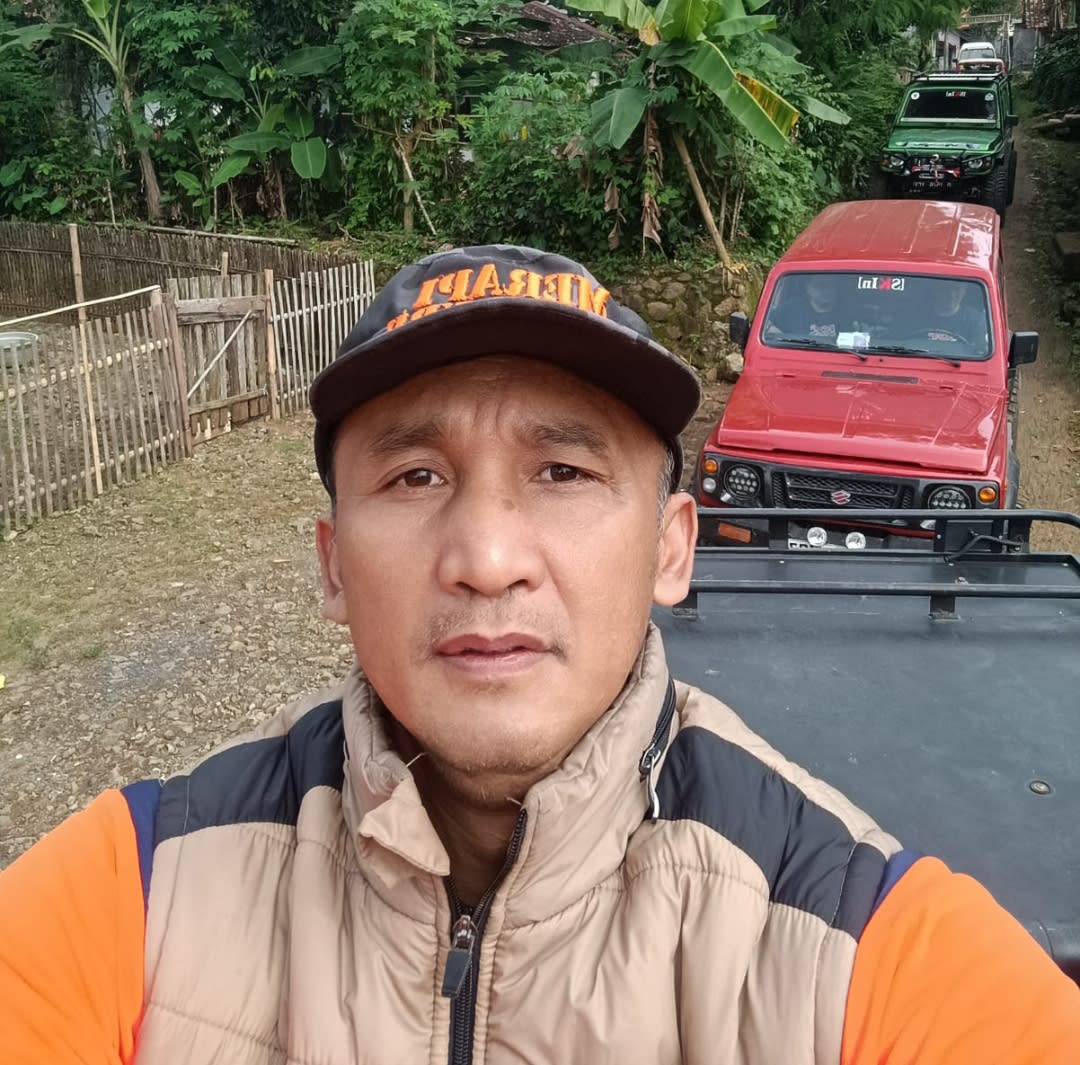 SKin Chapter Bekasi dan Gerakan Cinta Prabowo Salurkan bantuan ke korban bencana di Pabuaran