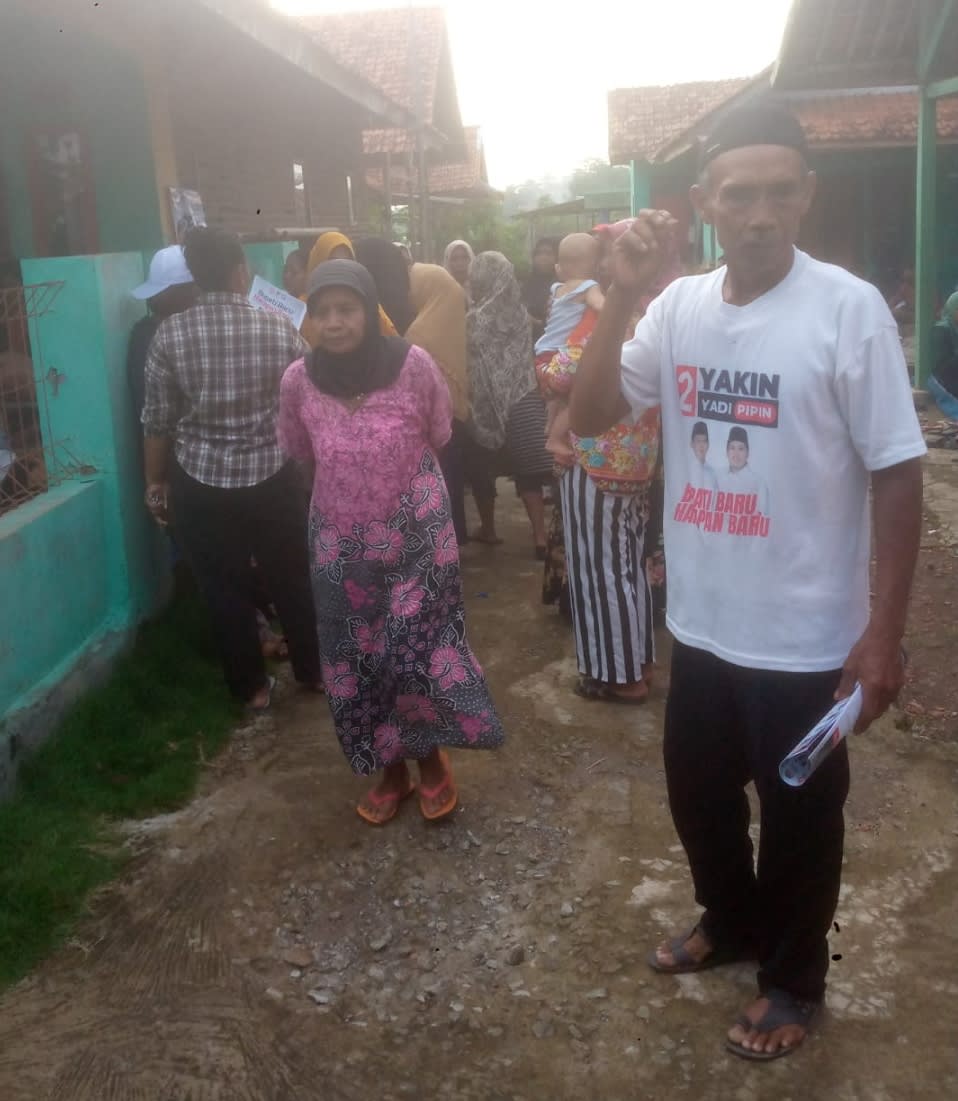Paslon 02 Yadi dan Pipin Sapa Warga