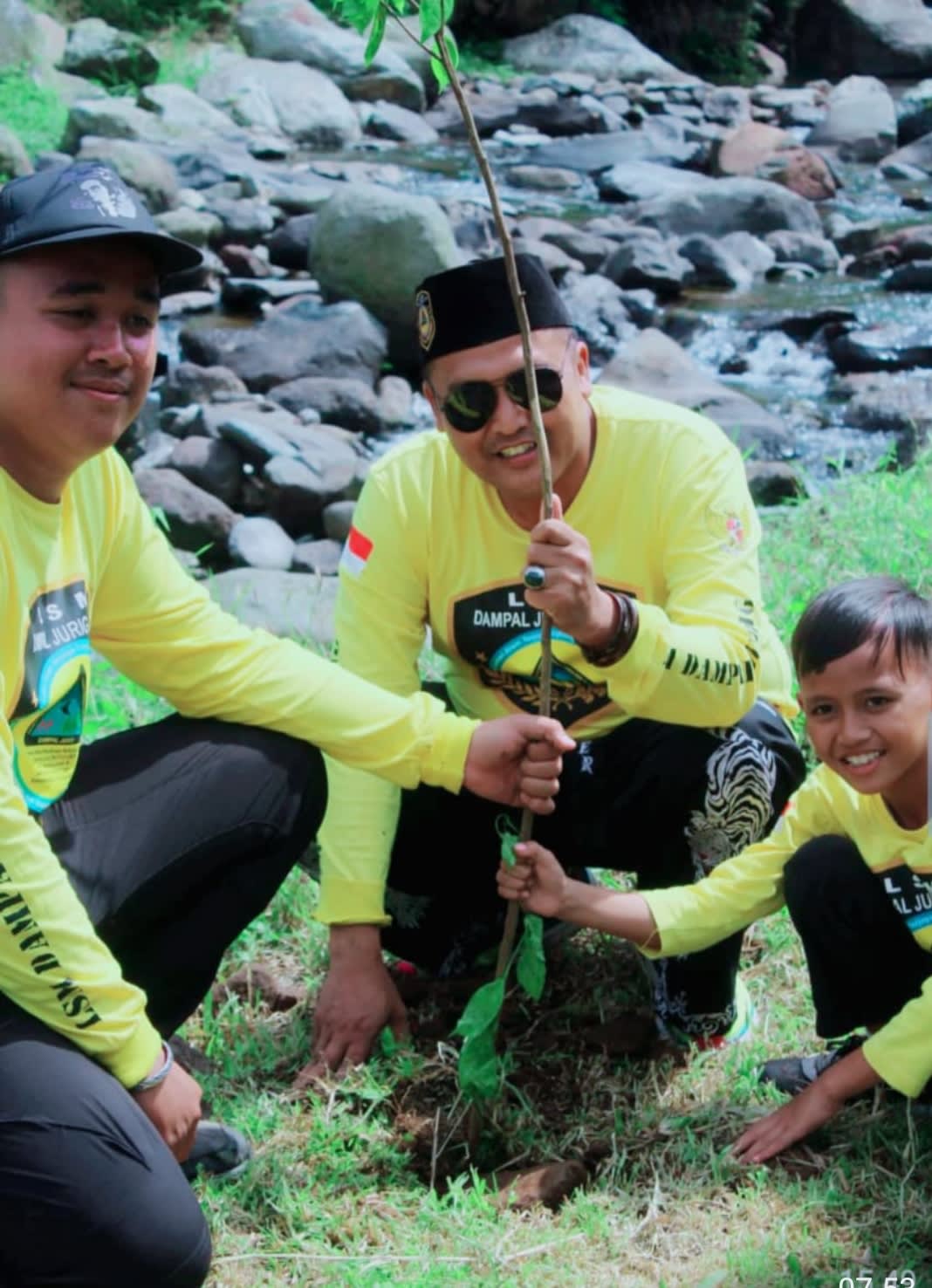 Hari Santri & Hari Sumpah pemuda Lsm Dampal Jurig & Balad AA Baksos Penanaman Pohon di kaki gunung gede pangrango & Bagikan Pohon Gratis