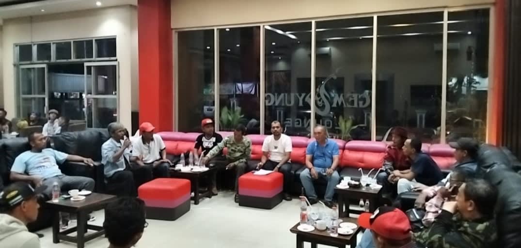 34 Organ, Elemen, Tokoh Masyarakat dan Agama Subang yang tergabung dalam Presidium Relawan Jimat Aku mengatur strategi untuk kemenangan Paslon No.1