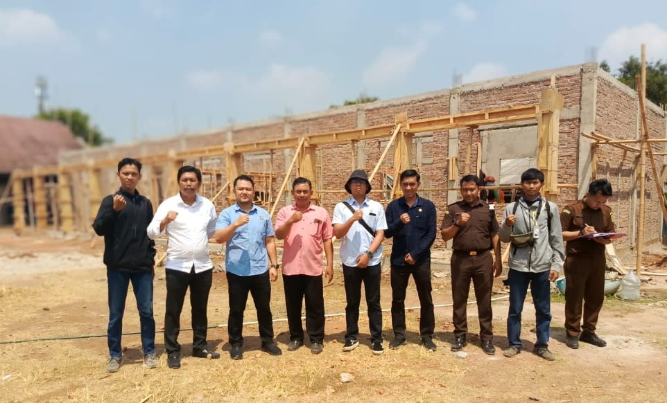 Team Datun Kejari Subang Lakukan Monev Pendampingan Hukum Dalam Pembangunan RKB SD Racabogo 2 Pagaden