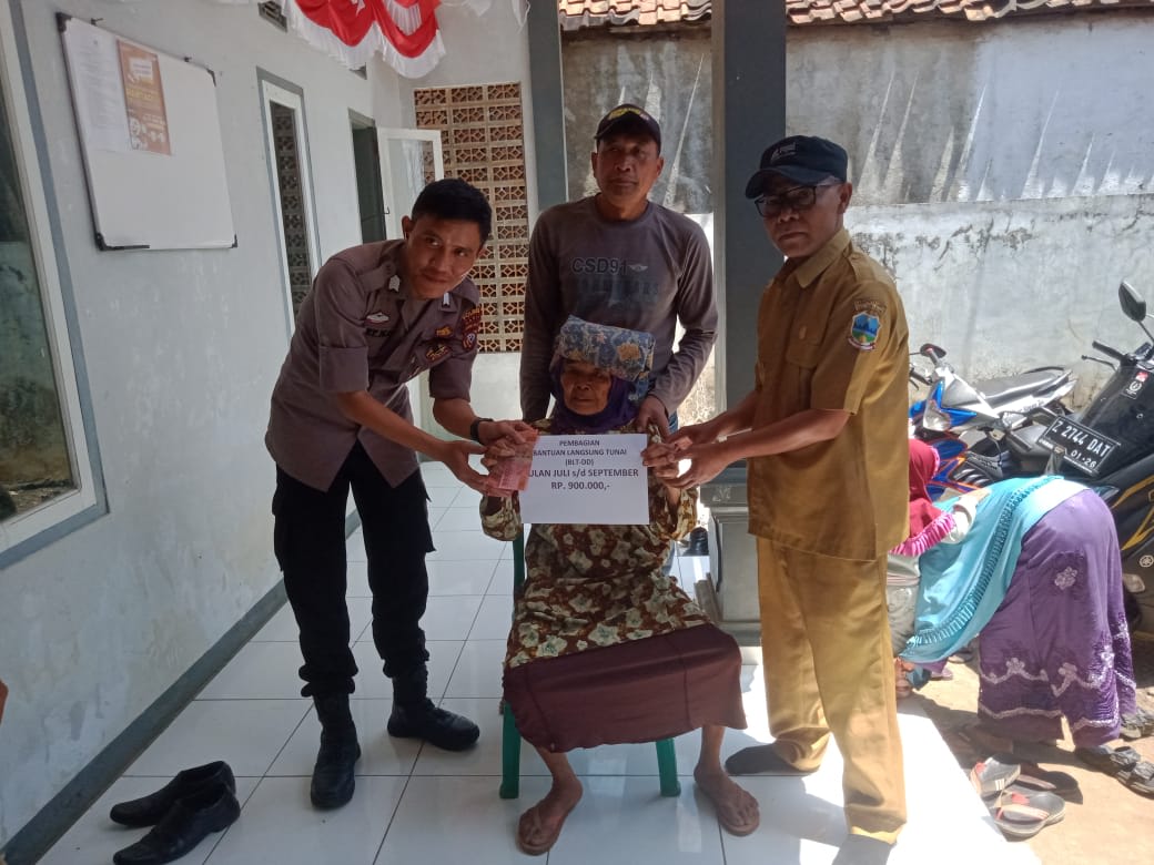 Pemdes Desa Mekarjaya Sukaresmi Garut Salurkan BLT DD Tahap Tiga ke 43 KPM