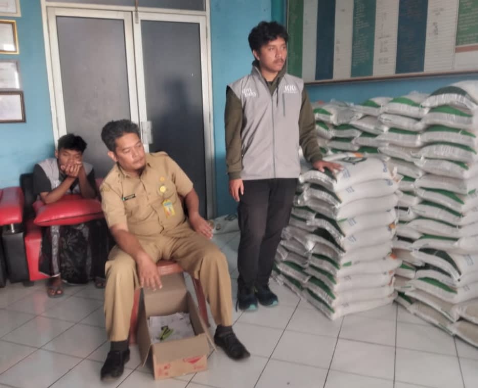 Penyaluran Beras 10 kg Desa Langensari Kecamatan Tarogong Kaler Tersalurkan