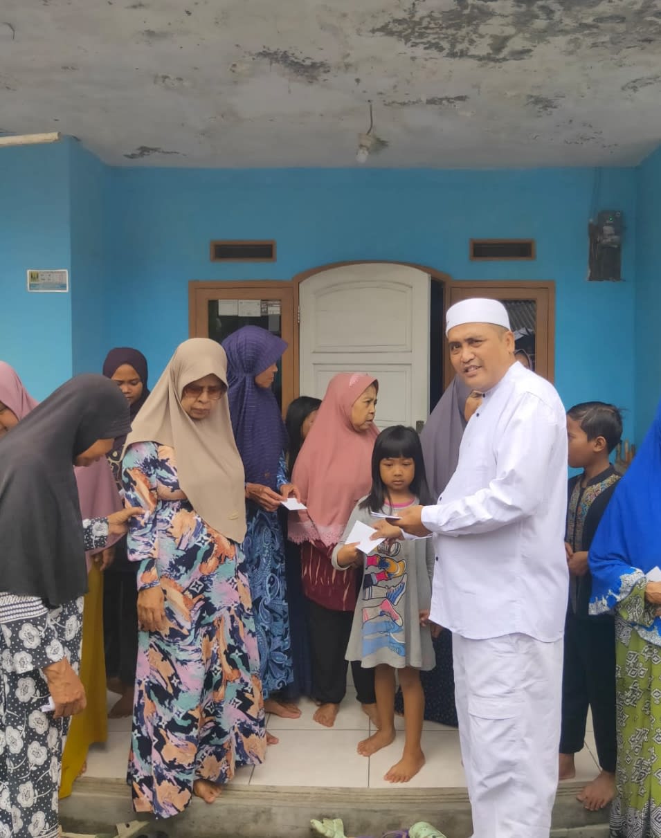 Lsm Dampal Jurig Peduli Sesama Bagikan Ratusan Daging Qurban Dan Santuni Anak Yatim Janda Jompo ustadz Dll Di Hari Raya Idul Adha 1445 Hijiriah