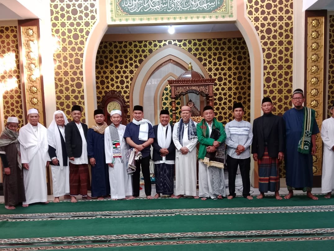 Camat Cisalak Laksanakan Solat Sunat Idul Adha Di Mesjid Al-Huda Bersama Masyarakat Kecamatan Cisalak