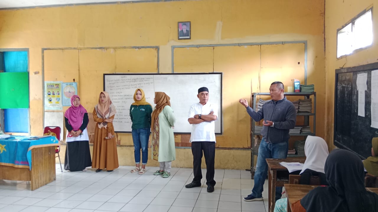 KADINKES Kab. Subang Dr. Maxi cepat tanggap apabila mendapat keluhan masyarakat mengenai penyakit di suatu wilayah