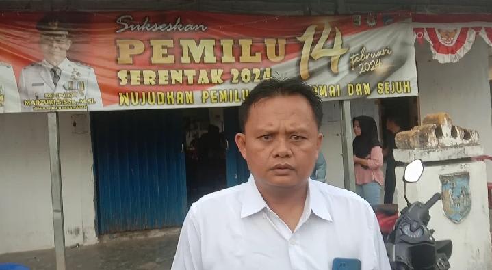 Hermawan Ketua Lembaga PROJAMIN Menyayangkan Kotak Suara Rusak Segel Nya Di Kec. Way Khilau