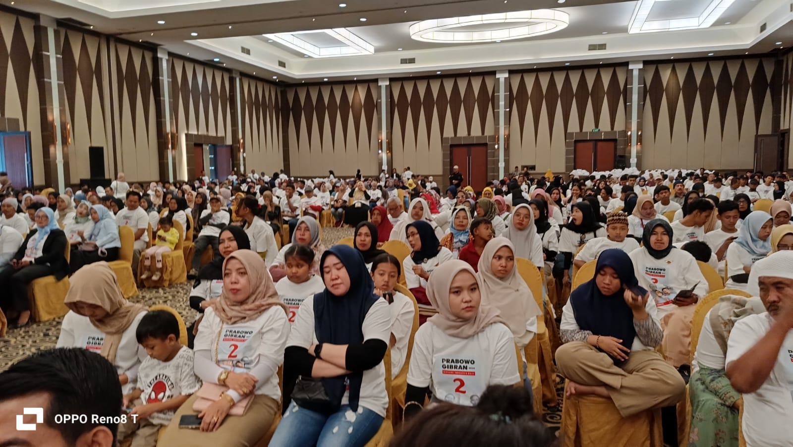 Hotel Pangeran Pekanbaru di Padati Oleh Ribuan Warga Sumsel Hadiri Deklarasi Pemenangan Prabowo-Gibran
