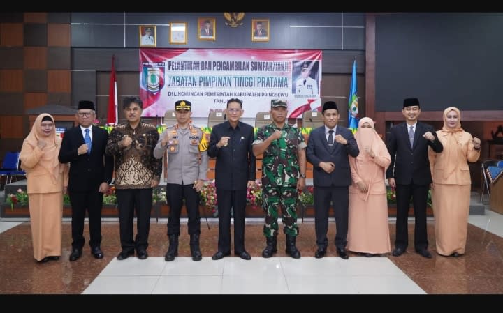 Pj Bupati Pringsewu Lantik 3 Kepala Dinas,Dari Camat Jadi Kadis Kominfo, Ahmad Syaifudin Kadis PUPR dan Handry Yusuf Kadis PM-PTSP