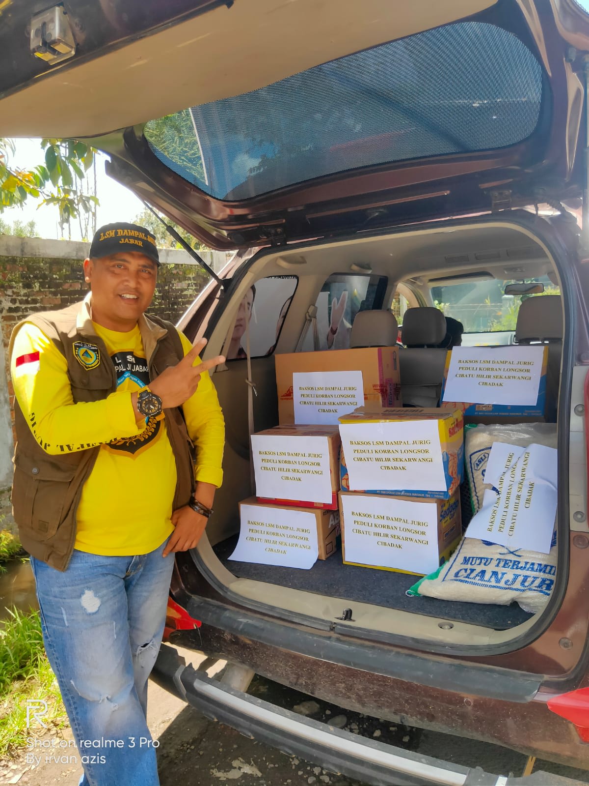 Lsm Dampal Jurig Peduli kemanusiaan Serahkan Bantuan Sembako & Perlengkapan Bayi Dll Untuk Korban Longsor Kp Cibatu Hilir Sekarwangi Cibadak