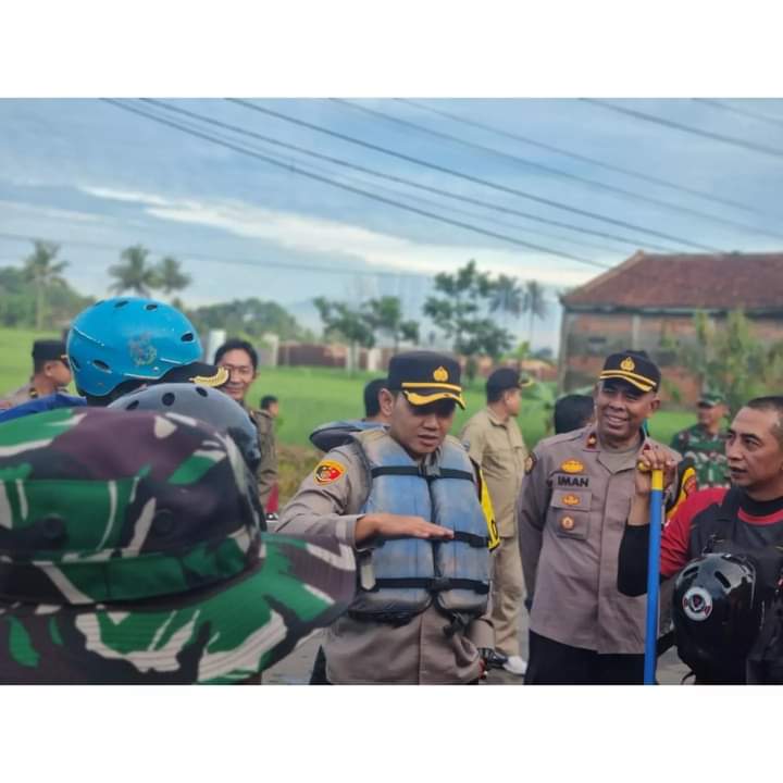 Pemkot Sukabumi Bersama TNI/Polri, Meninjau Upaya Mitigasi Bencana di Sepanjang Aliran Sungai Cimandiri Lembursitu