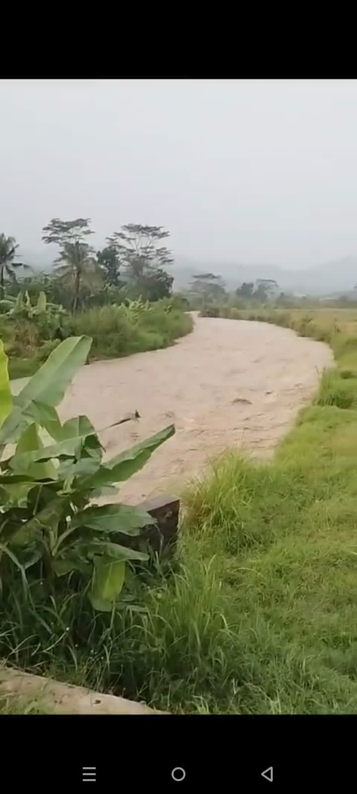 Anjlok Jalan Jembatan Nini Balidin Penghubung Jalan Utama Desa Sukahurip Kec. Cijambe Kab. Subang