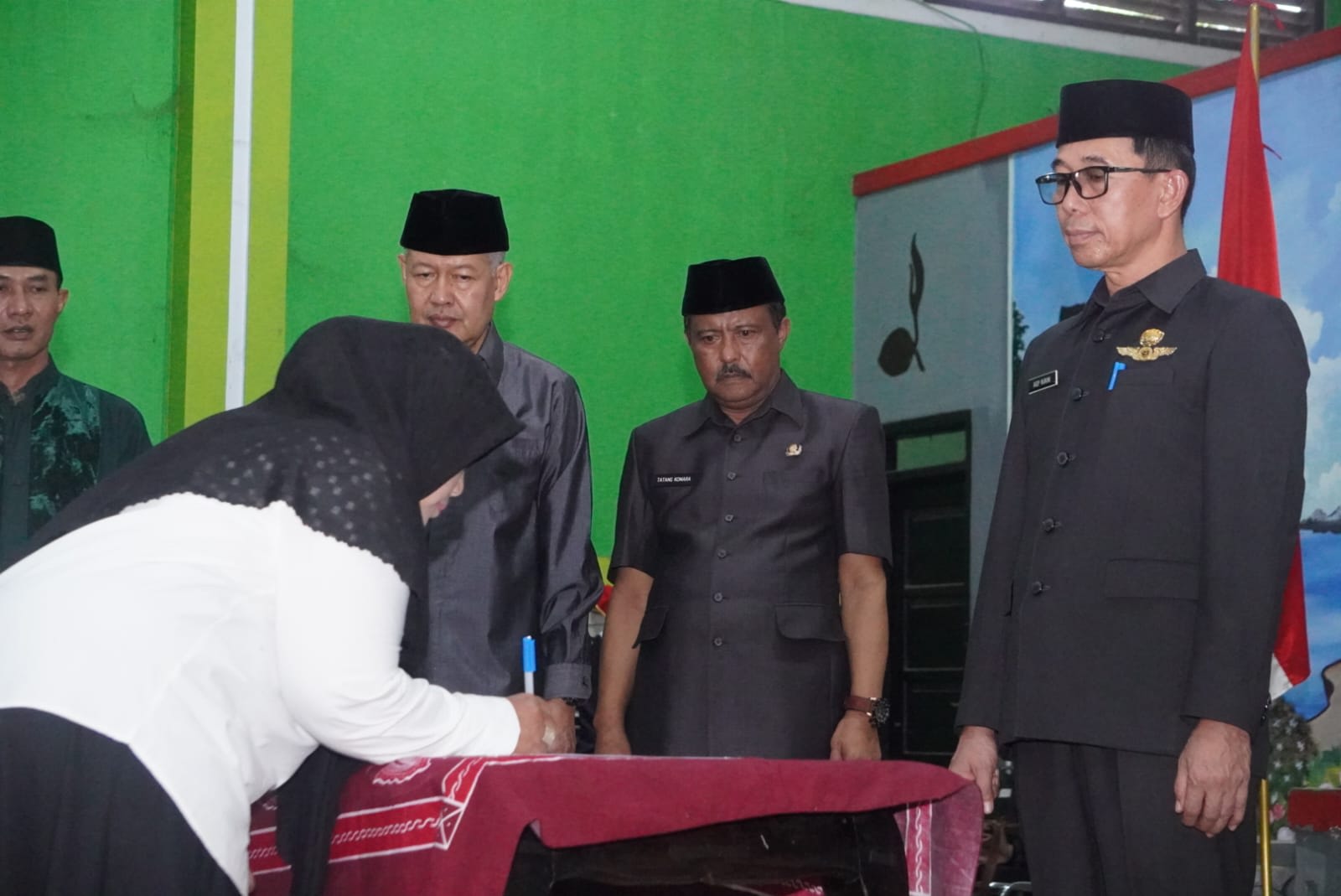 Sekda Subang mengamanatkan Untuk Meningkatkan Kualitas Sekolah Saat Pengukuhan 484 Pejabat Pendidikan