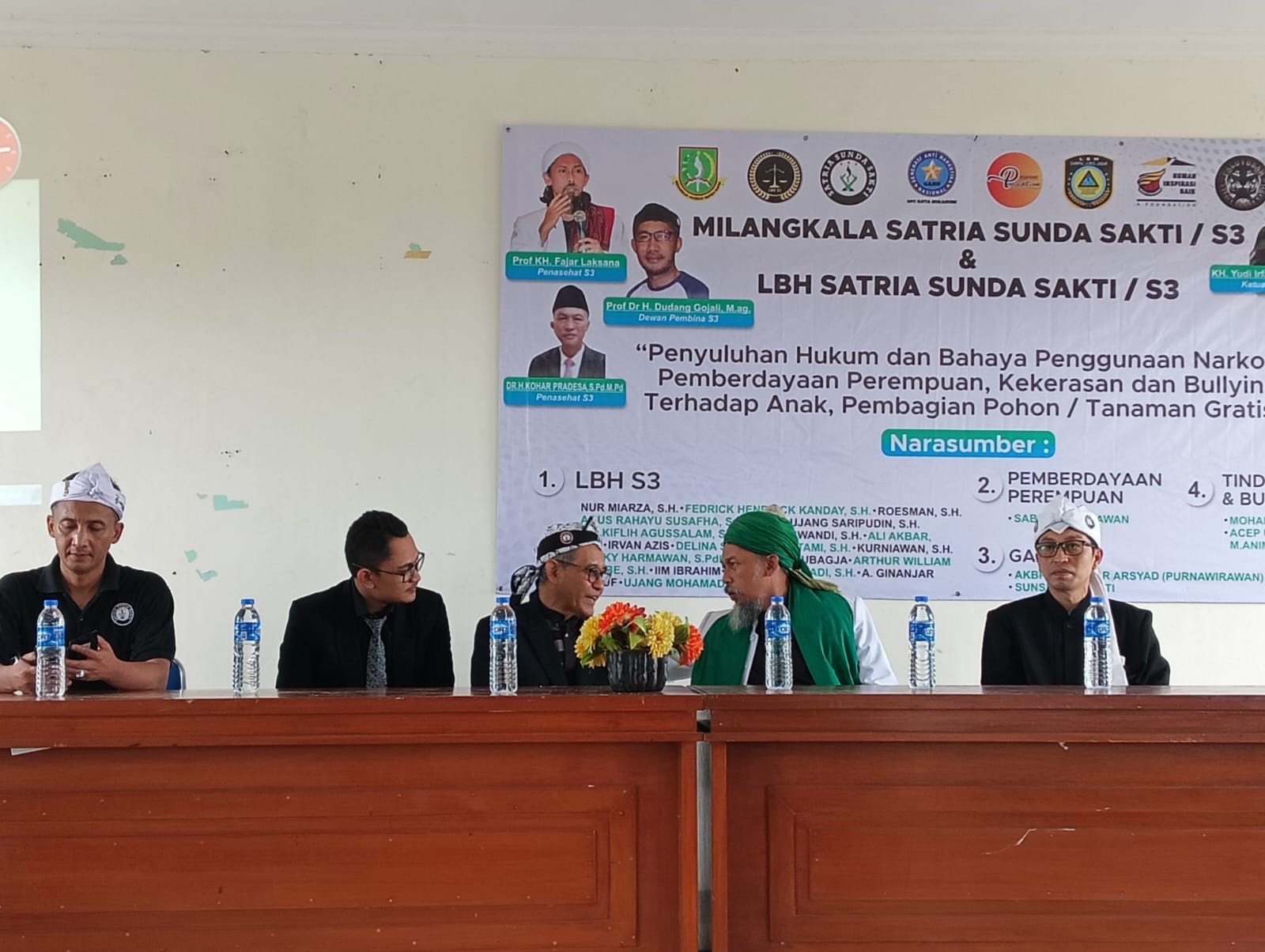 SATRIA SUNDA SAKTI BERSAMA LBH S3ADAKAN PENYULUHAN HUKUM, NARKOBA, PEMBERDAYAAN PEREMPUAN, KEKERASAN DAN BULLIYING TERHADAP ANAK DAN PEMBAGIAN POHON/TANAMAN SECARA GRATIS