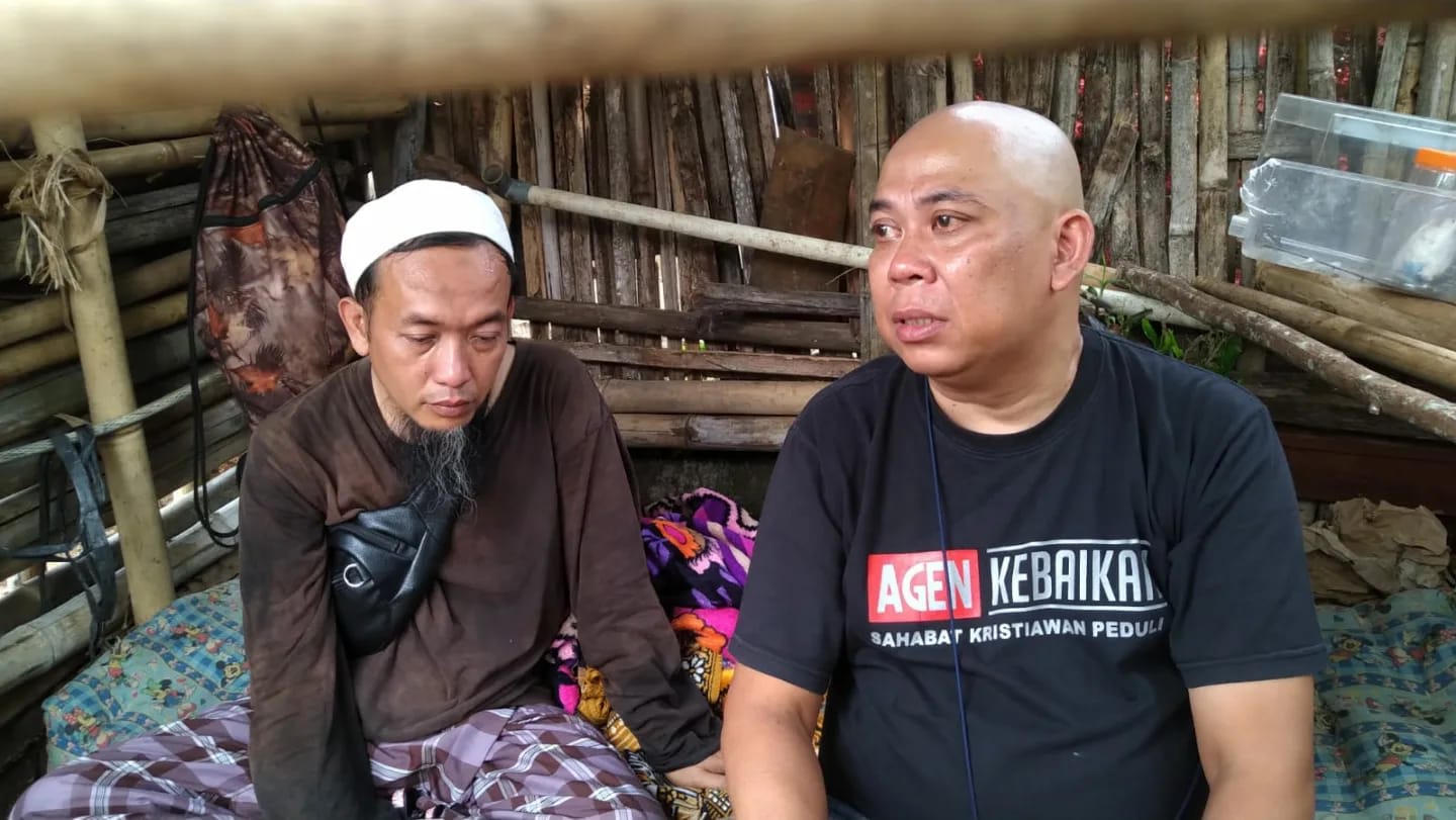 “GURU NGAJI YANG BERTEMPAT TINGGAL SEADANYA”