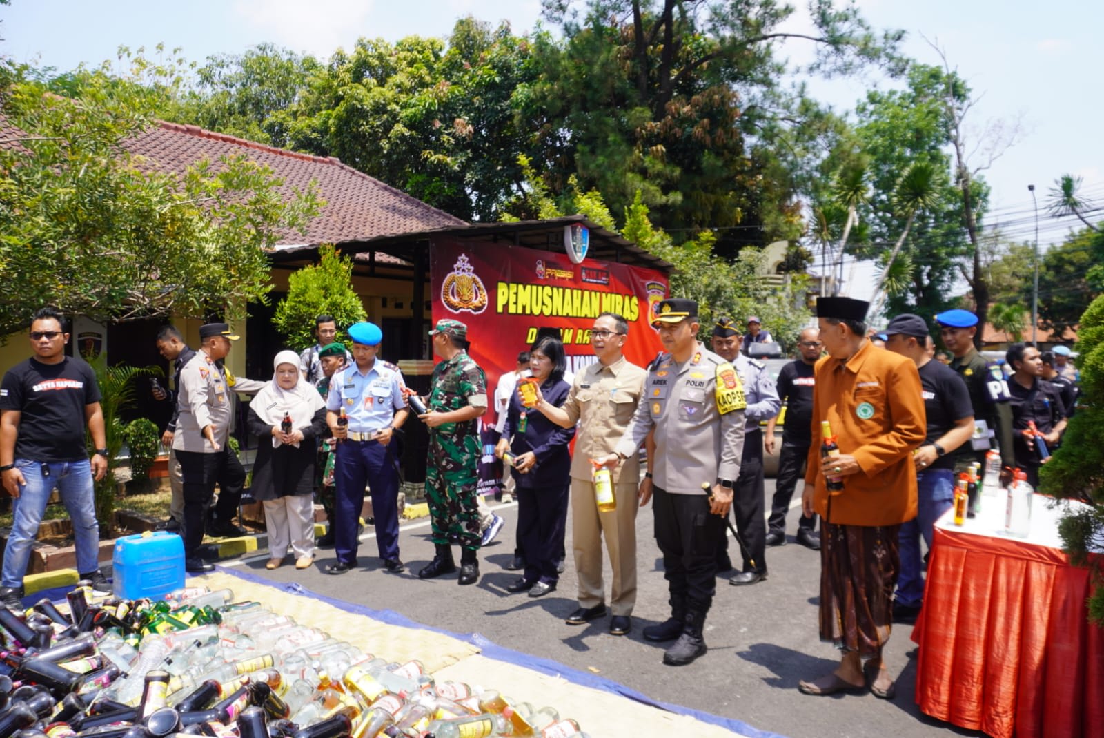Sekretaris Daerah Kabupaten Subang H. Asep Nuroni, S.Sos., M.Si menghadiri kegiatan Pemusnahan MIRAS