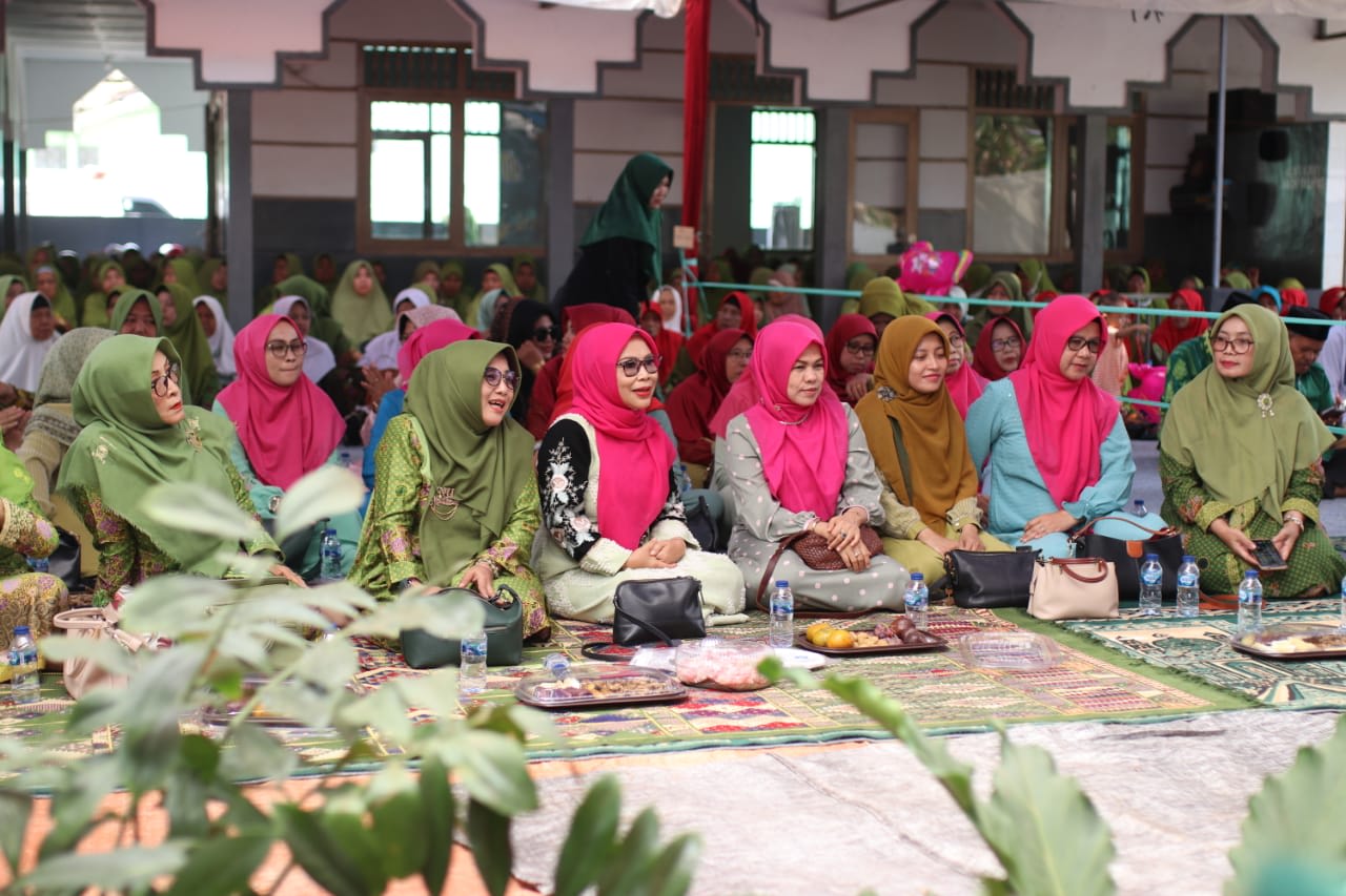 Peringatan Maulid Nabi Muhammad SAW di Kecamatan Purwadadi dihadiri Hj. Yoyoh Sopiah Ruhimat beserta pengurus TP PKK Kabupaten Subang
