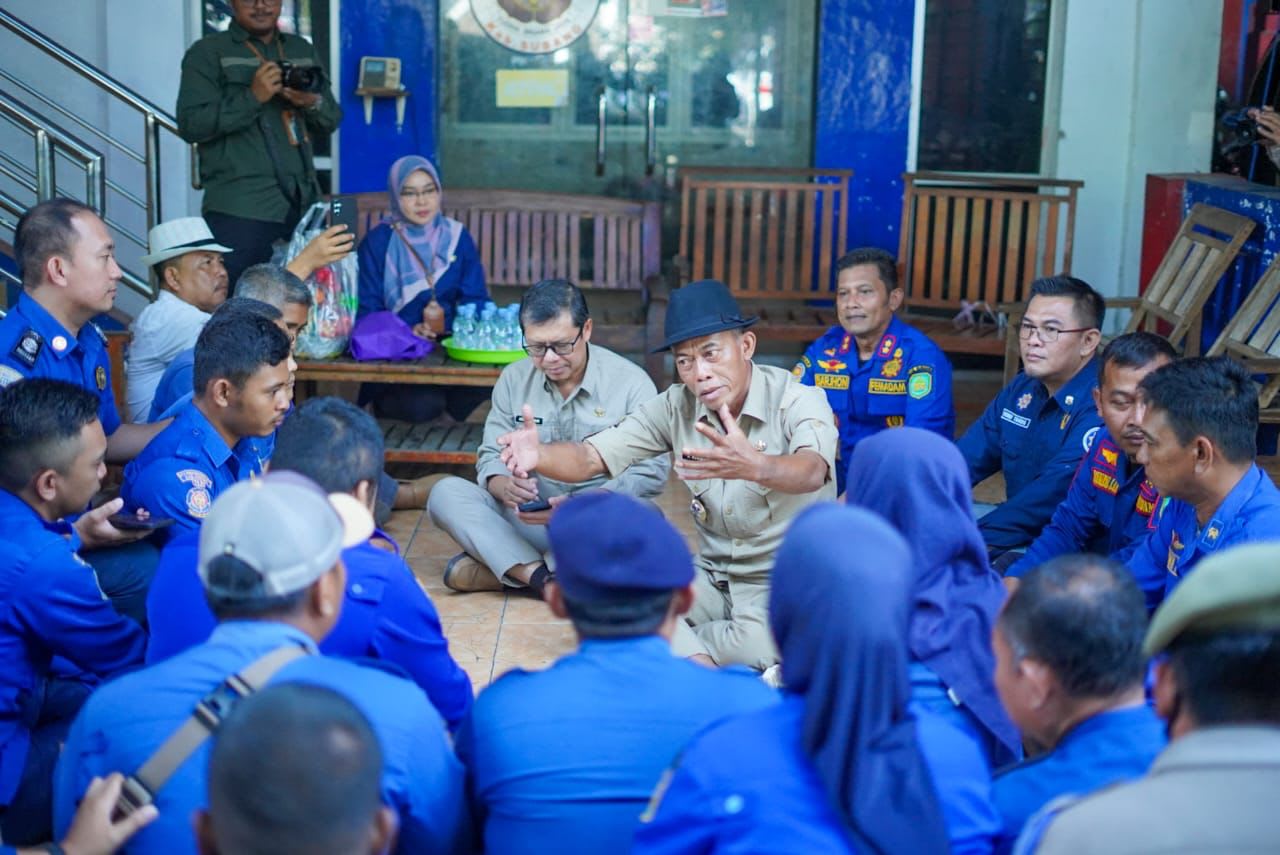 Kang Jimat Berikan Semangat dan Harapkan Kerja Ikhlas Membantu Masyarakat Pada Damkar Subang