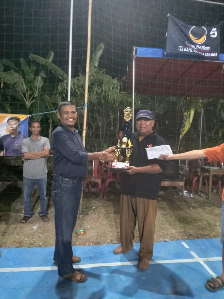 Team Volley Ball Desa Dukuh Juara 1 dalam Turnamen Volley Ball Piala Pemuda Komplek BTN CUP